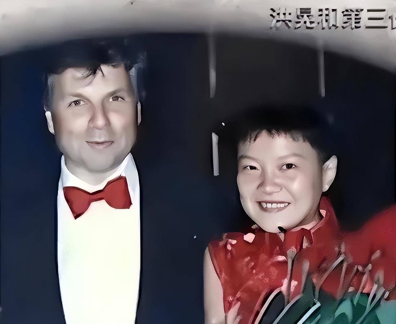 62岁洪晃与四婚老公法国近照,五官年轻精致,比陈凯歌还要出色_女人