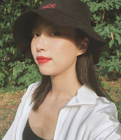 陆陆续续的vlog中,就有好多弹幕一直在强调为什么没见小石头出镜了