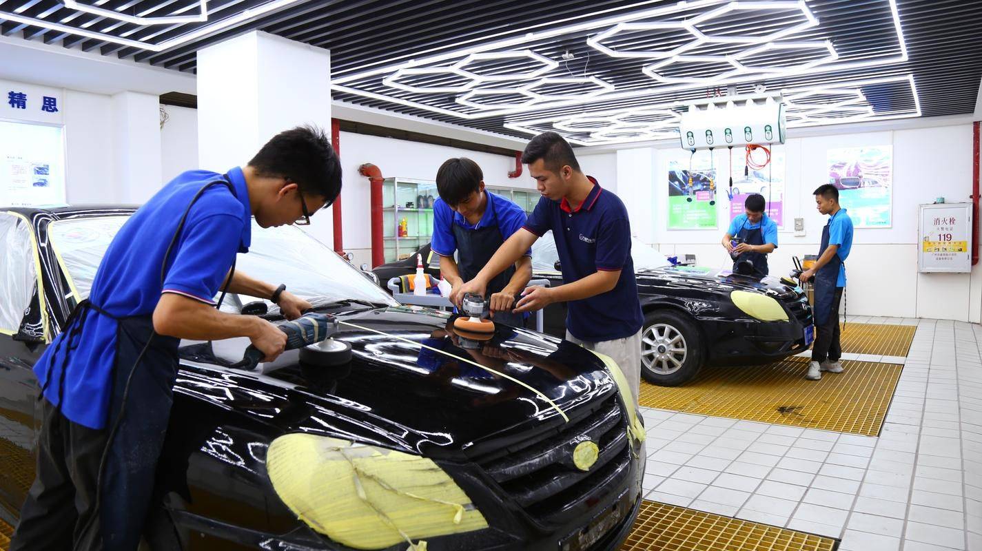 3,培训计划为了满足市场对汽车美容师的需求,本公司决定招聘汽车美容