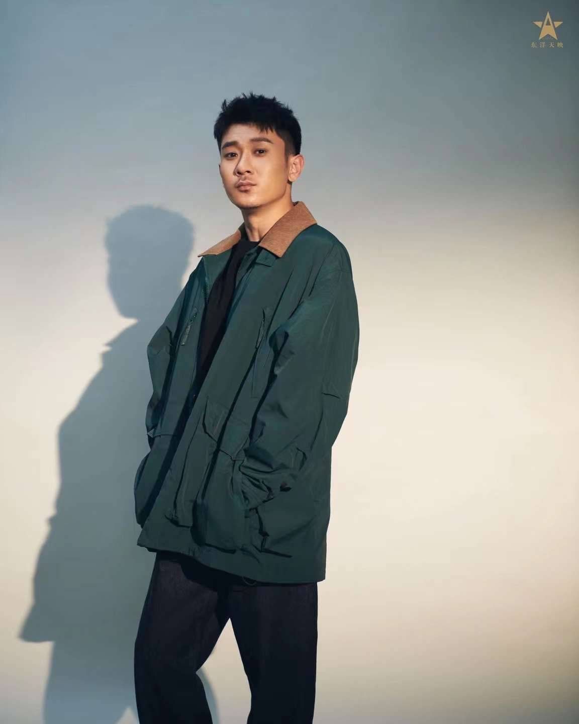 剧中,演员赵冉饰演创业"鬼才"——曹不居,他一生致力于寻找商机,并且