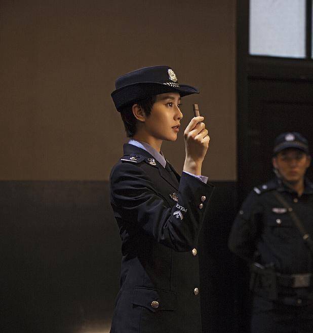 当女明星穿上警服,谁才是最美警花?_女警_一身_刘诗诗