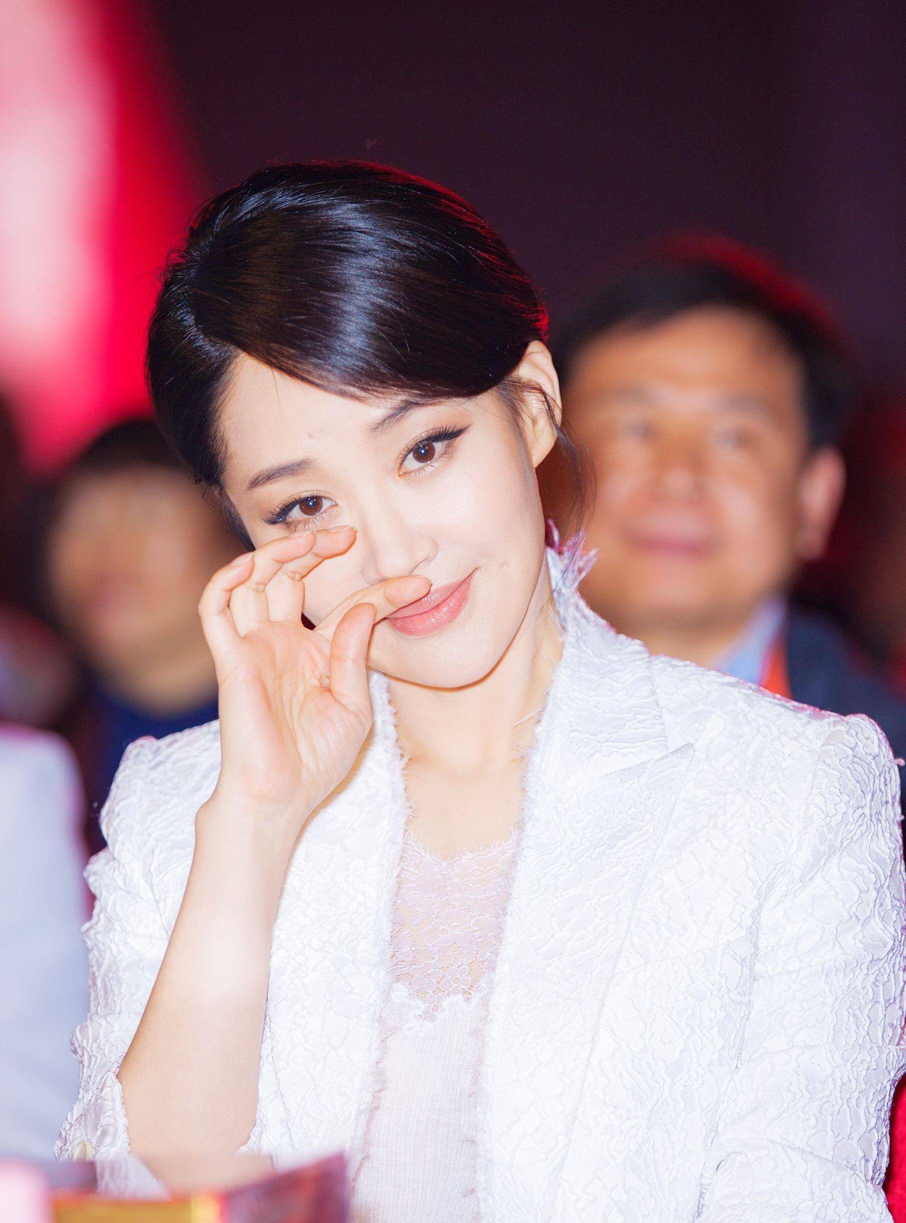 明明是要绝经的年纪,为啥许晴还活得像个公主?