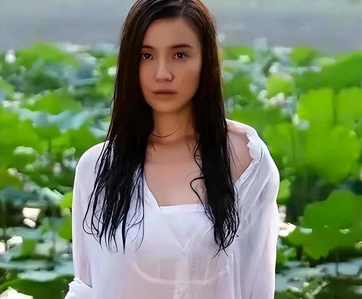 佟大为和小陶红,然而在电视剧播出后竟然是初出茅庐的宋佳最夺人眼球