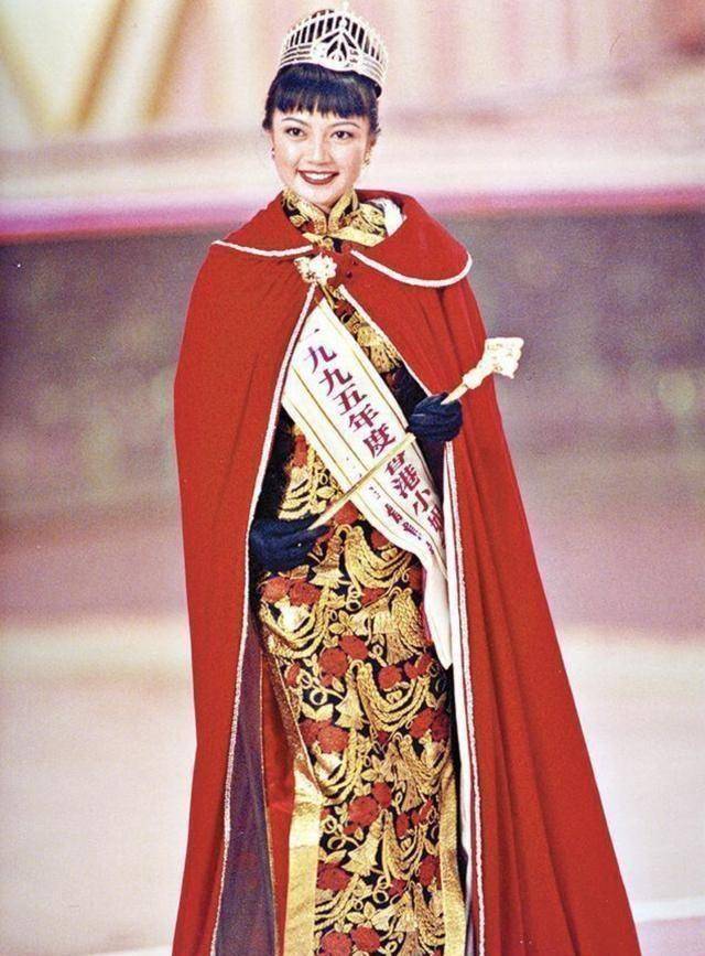 港姐冠军杨婉仪投身教育失败债务缠身,昔日专车代步如今地铁出行_幼稚