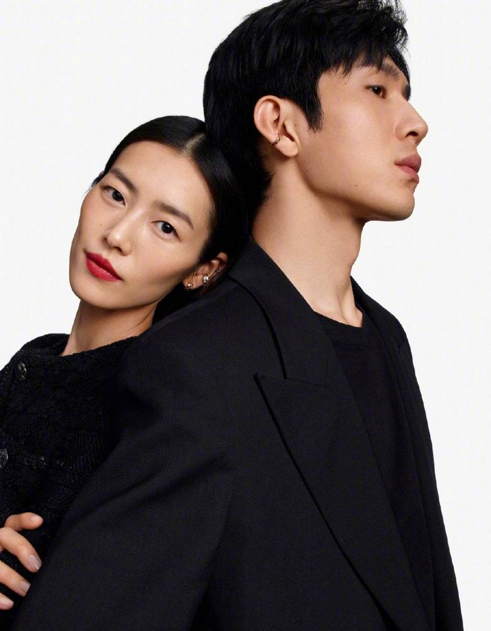 刘雯井柏然相拥大片,网友:井雯cp感简直绝了_色调_常客_气质