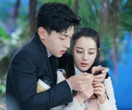 邓伦新剧《香蜜》一开播就炸了,网友:就我一个人觉得柏海出轨了_杨紫