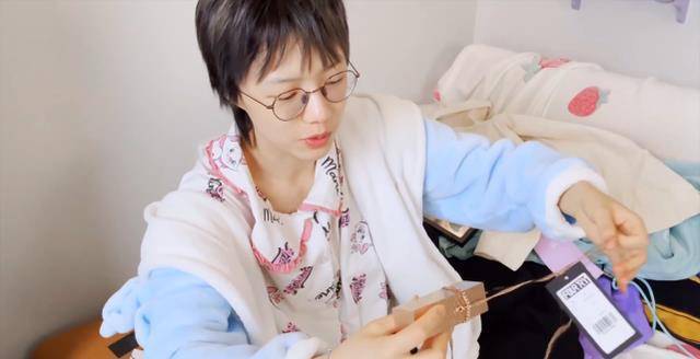 b站党妹因写真集掉粉,转发长文道歉,澄清自己没有删评_网友_事情_id