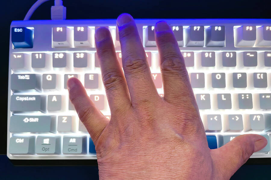 杜伽K615w 97键机械键盘实测:晶莹剔透的背后是满满幸福感