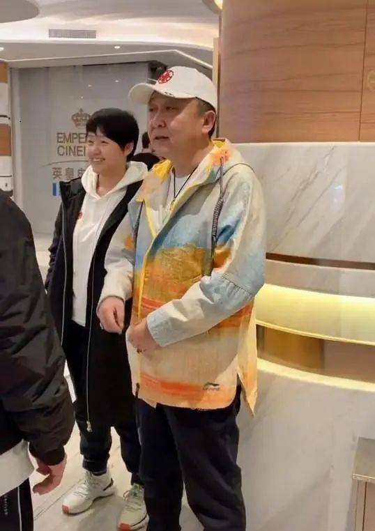 于谦罕见和老婆同框!