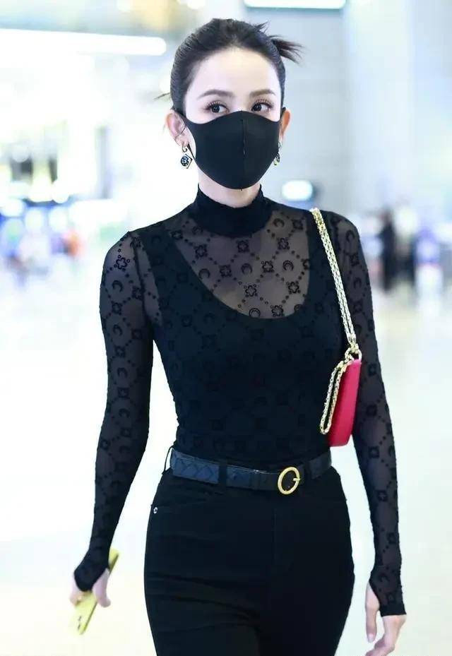 古力娜扎黑色背心 黑色薄纱罩衫黑色紧身裤大秀s曲线,惊艳全场!