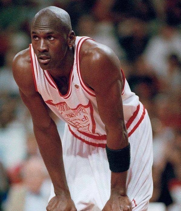 公牛王朝六冠封神(30):一尊雕像耀平生_乔丹_中锋_球迷