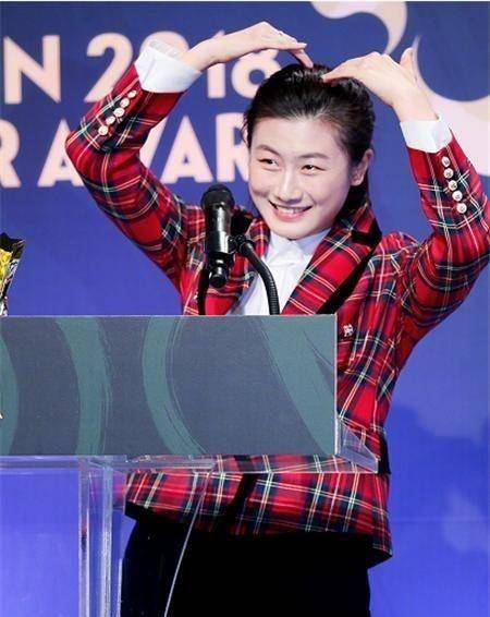 一共诞生了邓亚萍,王楠,张怡宁,李晓霞和丁宁5位大满贯,而在现役的大