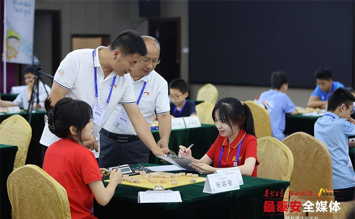 山东省第一届智力运动会象棋比赛73名棋手乐在"棋"中_李怡雯_参赛