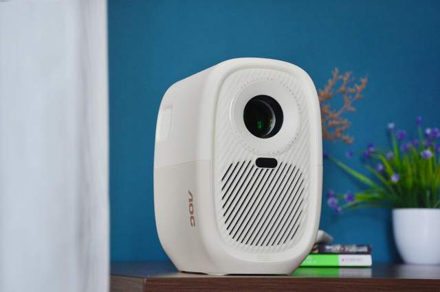 家用投影仪怎么选？小巧轻便AOC F1智能投影，千元价位也有好画质