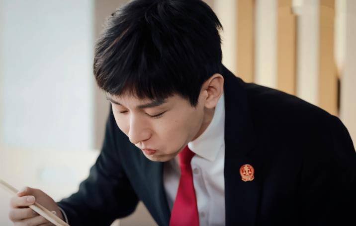 但想想,周以安只是一个凡人,是现实中真实社会人物的一个缩影.