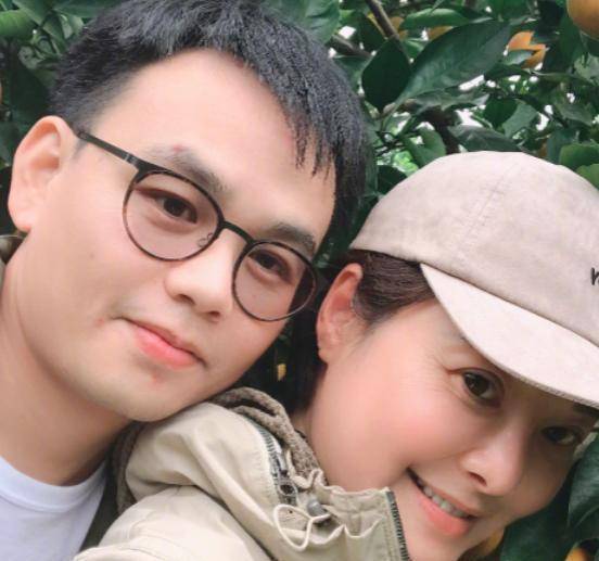 48岁袁立素颜前往医院,身形发福被疑怀孕,小11岁三婚老公未现身_公益