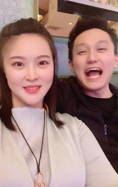 女儿,小公主四肢修长摆扣球姿势,老杨长胖满脸幸福_杨臻博_照片_动作