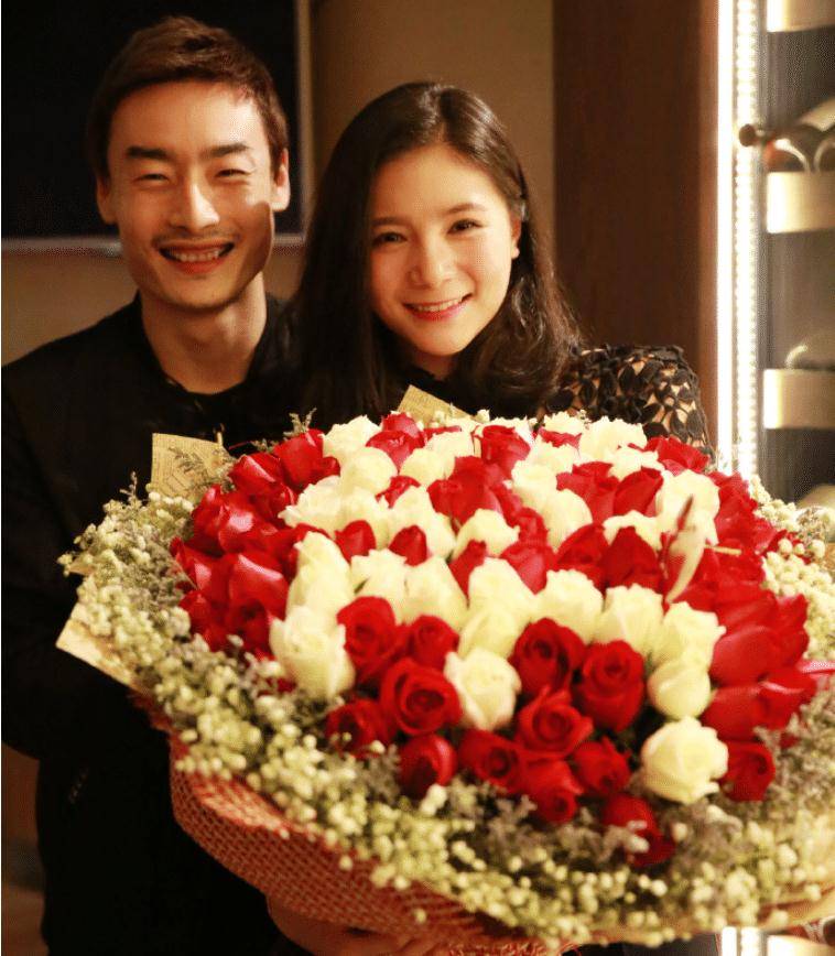 27岁何姿与31岁秦凯喜结连理,成就了一段体坛的爱情佳话_女儿_父亲_何