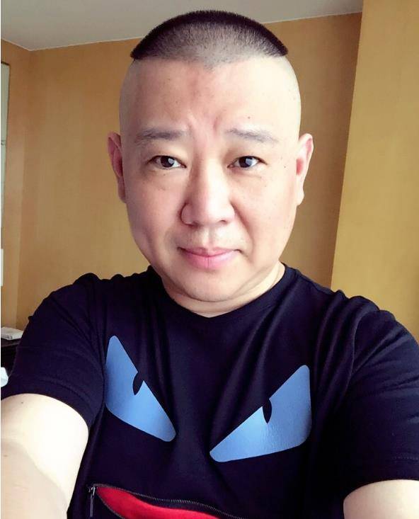 郭德纲坐劳斯莱斯被议论,买的借的又何妨?