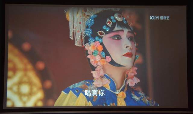 家用投影仪怎么选？小巧轻便AOC F1智能投影，千元价位也有好画质