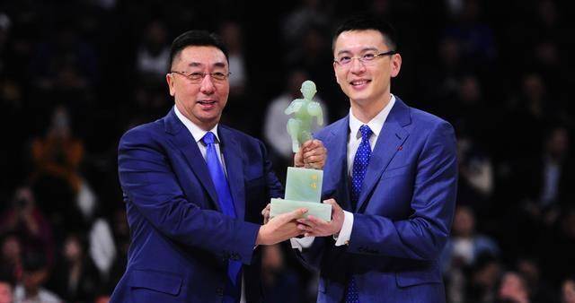 近日据球迷爆料,辽篮投资人,董事长刘景远先生拿出了4000万来犒劳将士