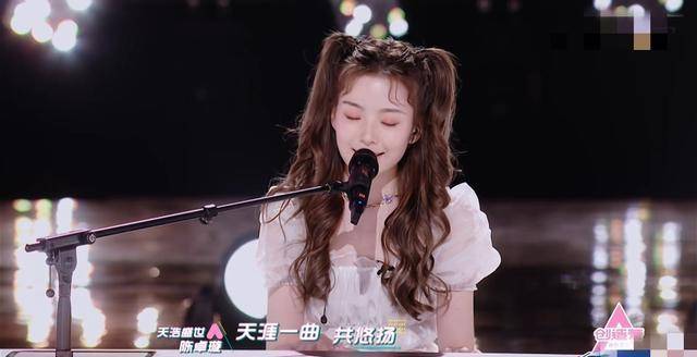 周深絕美地演唱了《陳情令》中薛洋的人物曲《荒城渡》,我在等這因果