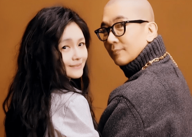 曝具俊晔与旧情人蔡妍复合,开泳装派对摸师妹大腿,大s人财两空_汪小菲