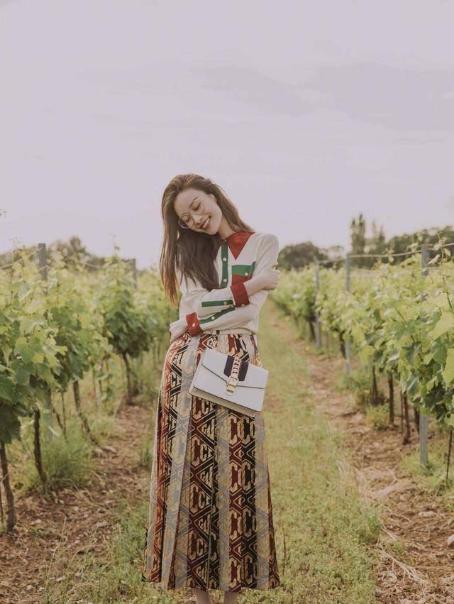 今年早春学着倪妮这样穿,清新时尚又时髦,巨好看!_衬衫_整体_休闲