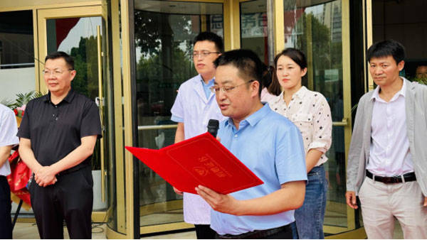 康复医疗中心院长张冠军院长致欢迎词,对临沂市中医医院的各位领导