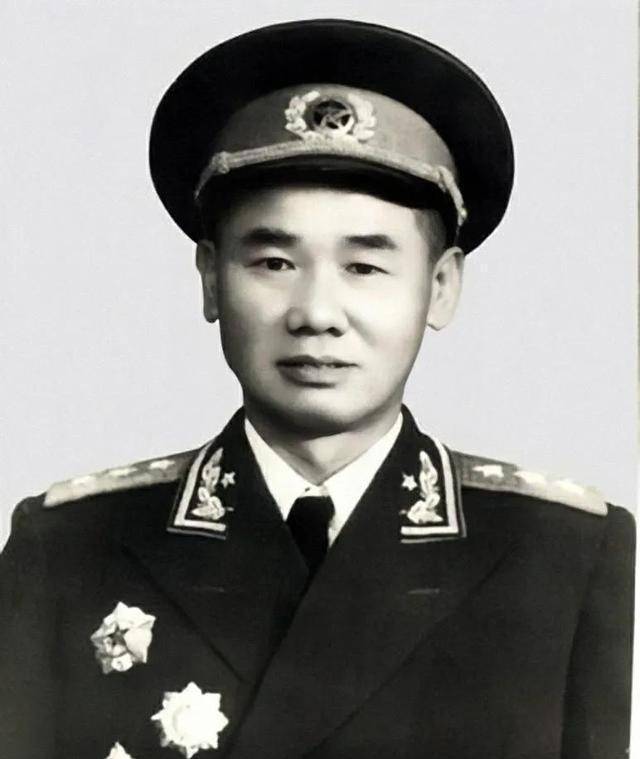1985年，被撤编的6大军区都有哪些，首任司令员都是谁