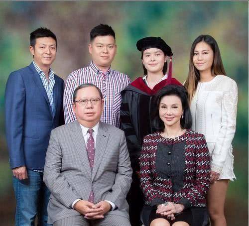 嫁入豪门生下5子,因老公不忠获高价分手费,63岁开车出走_谢玲玲