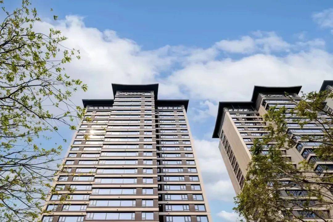 观察:成都建发央玺,首批次提前高品质交付_园林_项目_大门