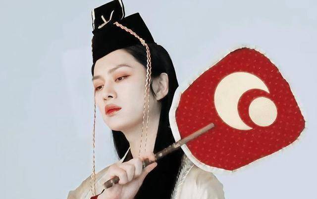 金希澈和篮球选手河升镇陷入矛盾,金希澈东方不败写真雌雄莫辨!