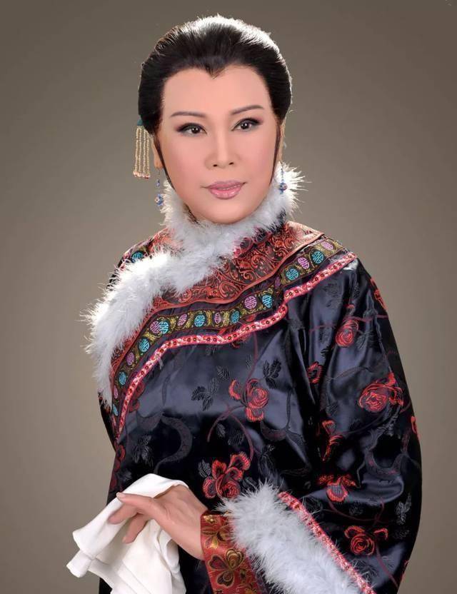 京剧老旦有"三宝":吕昕太狂,学玲"玩花活",大嗓青衣赵葆秀_名家