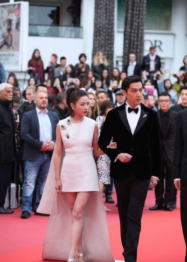 胡歌自曝喝酒压惊走红毯,学说武汉话不如桂纶镁,演技追不上廖凡_电影