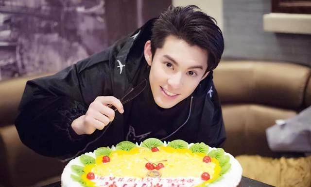 饰演f4的演员分别是王鹤棣,官鸿,梁靖康,吴希泽,杉菜则由刚刚出演完