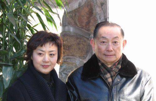 工旦角,艺兼梅,张两派,并且受教于著名的京剧表演艺术家薛亚萍,梅葆玖