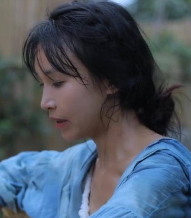 李子柒形象大翻车?私人照被助理公开,仙气全无好普通_状态_中国_显得