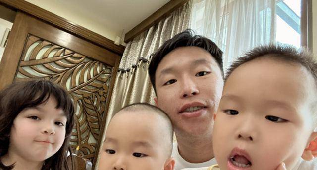 德云社烧饼发布vlog,带妻儿游玩,网友:饼嫂真漂亮,饼哥真幸福_相声