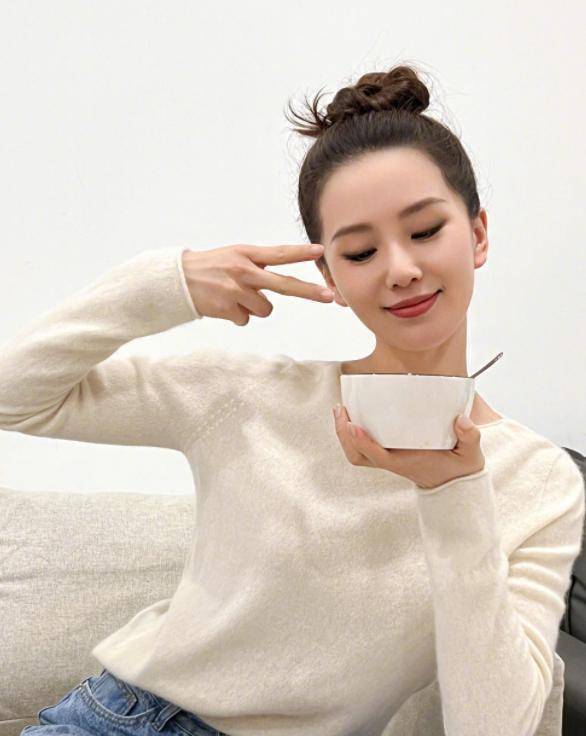 刘诗诗带火"无痕美甲",明明很贵却像没做过,贫穷限制我想象_气质_指甲