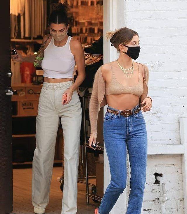 肯豆和比伯太太逛街,模特闺蜜同秀腹肌,海莉回家变厨娘抓丈夫胃_披萨