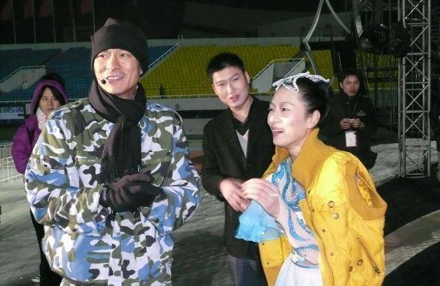 刘德华57岁连唱20场导致发炎失声,女粉丝拒绝退票,理由令人泪目_华仔