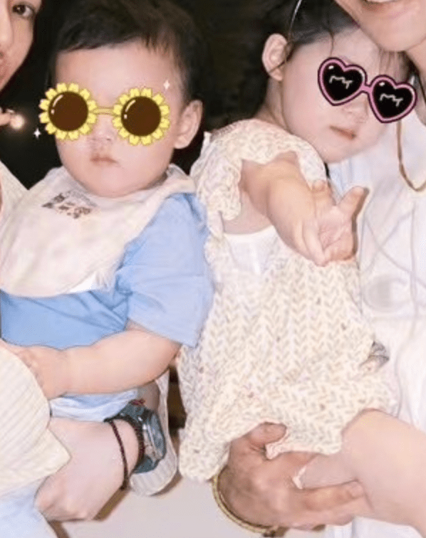 向佐应该是偏爱女儿的吧,晒出的大量照片都是和女儿同框.