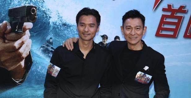 刘德华伤后首次现身香港,获500粉丝撑场,称已康复将近九成半_华仔