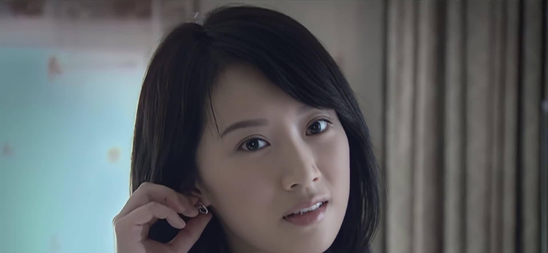 李念与51岁富豪老公罕见合照,37岁拼三胎,嘟唇卖萌少女感依旧_海藻