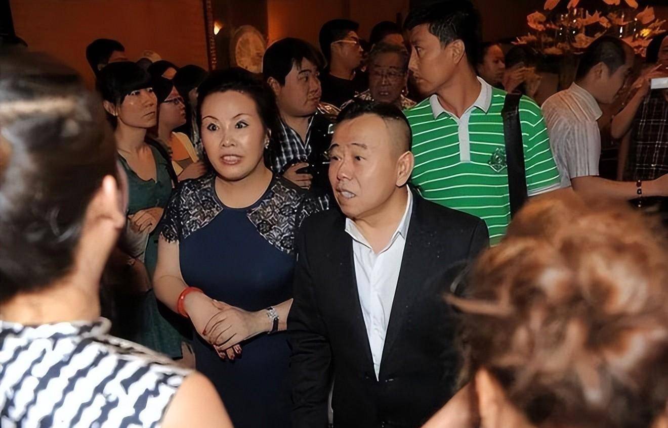 潘长江很少晒全家福!