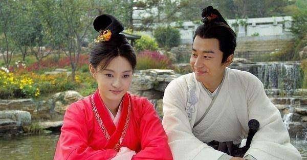 一向不轧戏的黄轩曾同时拍两部戏,粉丝:比起杨幂一年五部差远了_搭档