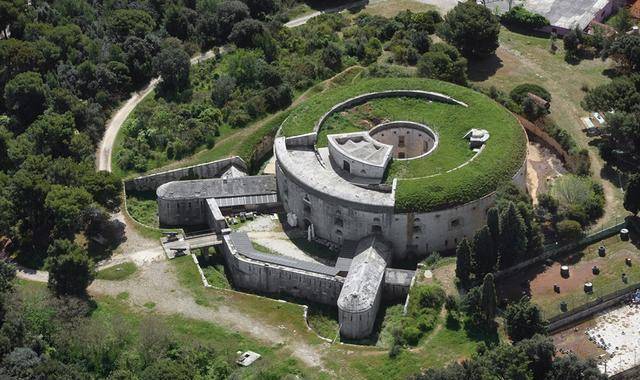 落后于时代的要塞,如何拥有最后辉煌?