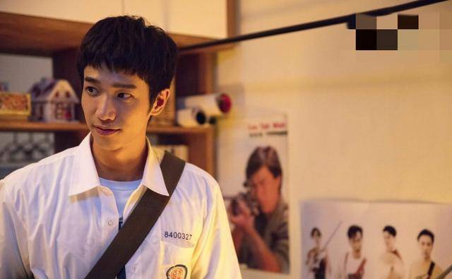 与小7岁男星牵手行礼,网友:穿得像在结婚_刘以豪_陆川_视频