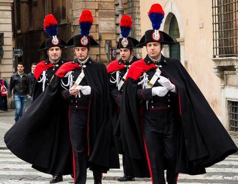 猜猜世界上最漂亮的军服是什么样子的?意大利会告诉你_宪兵_服饰_管理